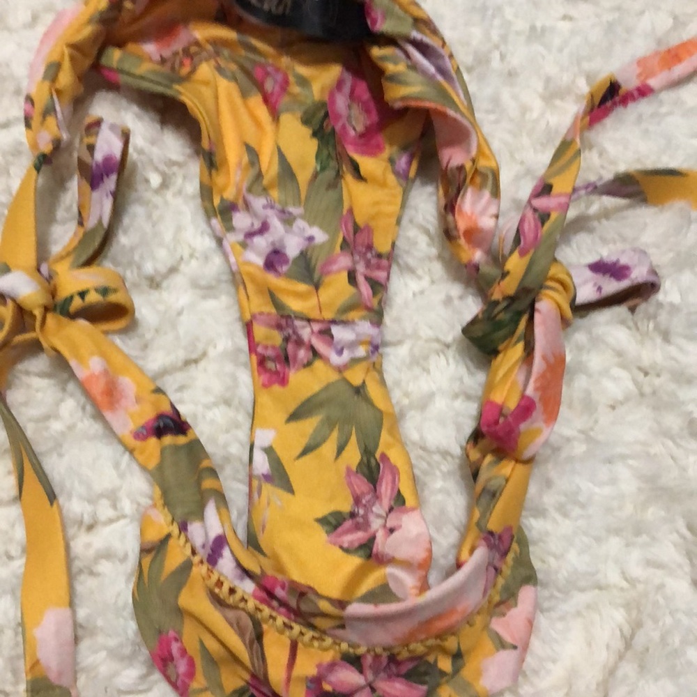 Beach Riot bikini 👙 - Picture 5 of 9